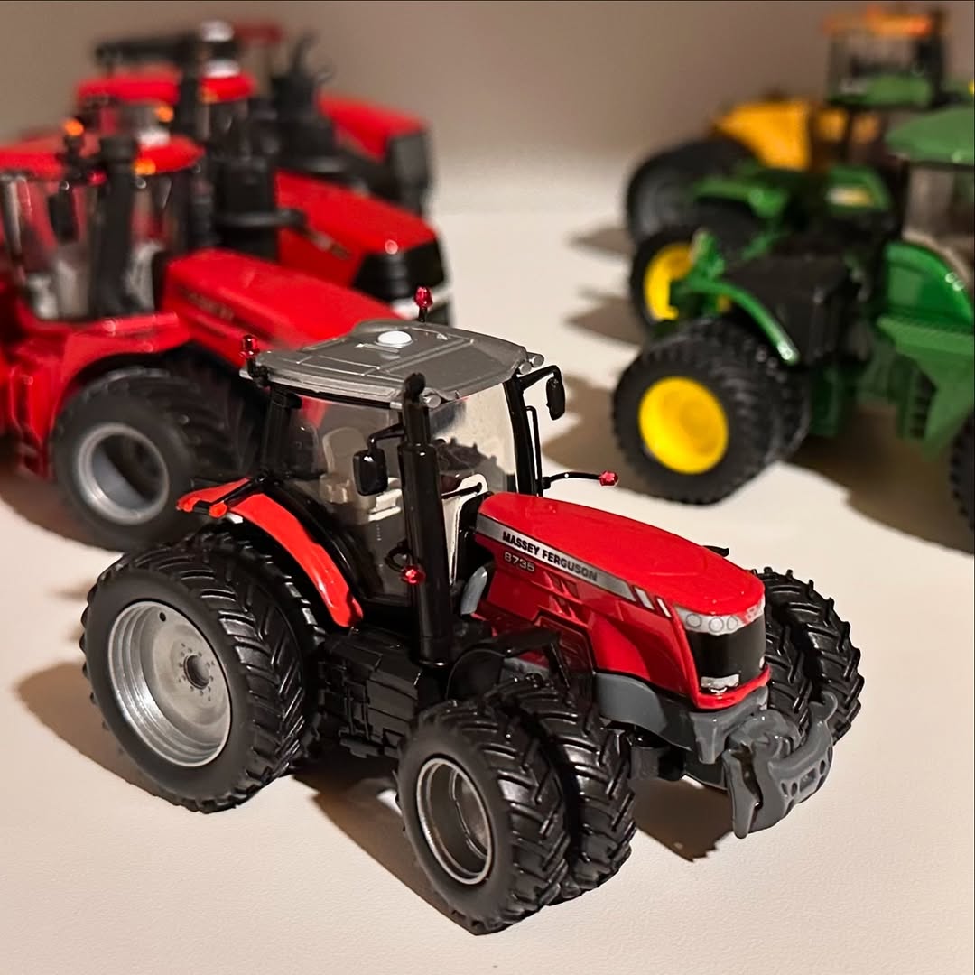 Miniatura Massey Ferguson 8735 Dual - 1/64