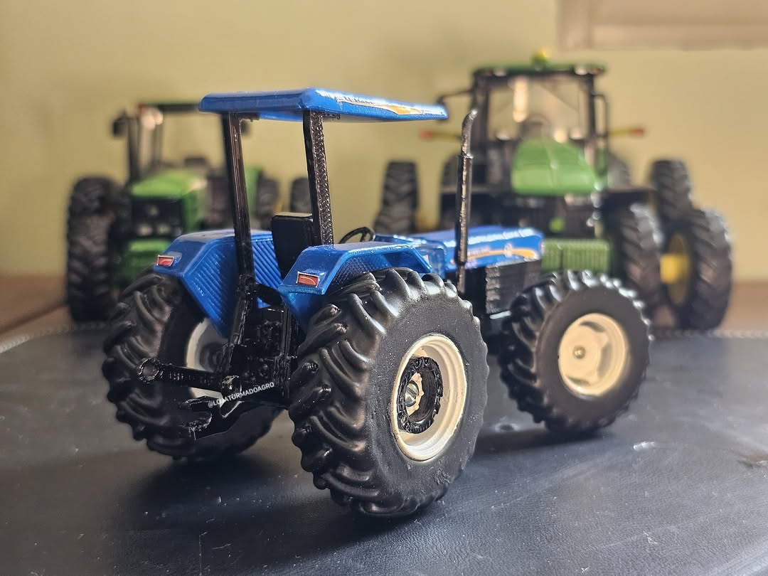 Miniatura New Holland 7630 (Versão Artesanal) - 1/32