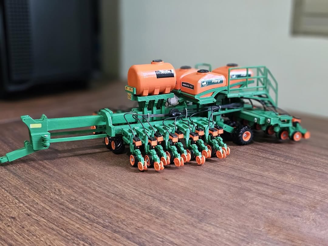 Miniatura Plantadeira Stara Absoluta 32-30 + Tanque Inoculante - 1/32