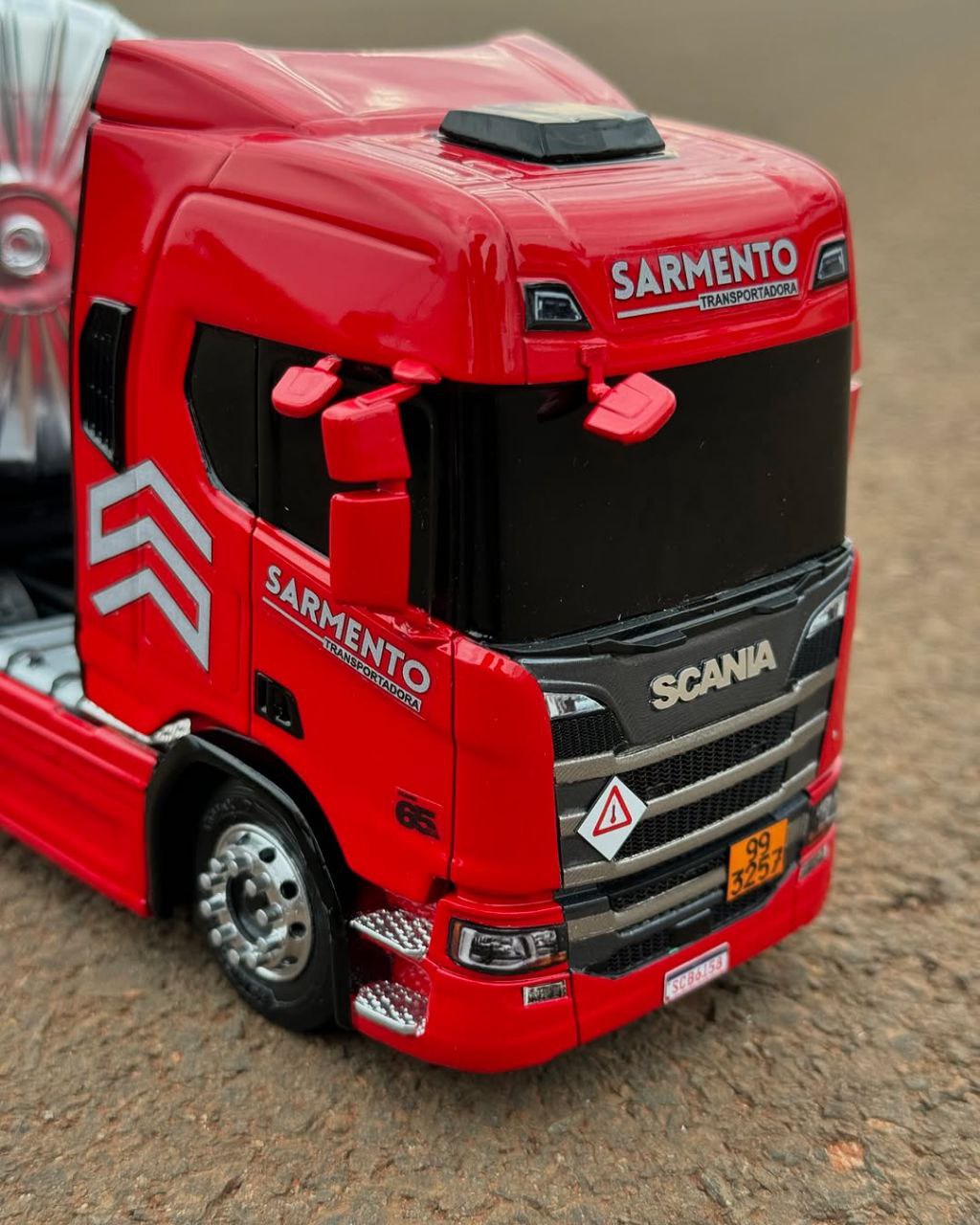 Miniatura Scania NTG Carreta 4 Eixos – Escala 1/24 (Controle Remoto)