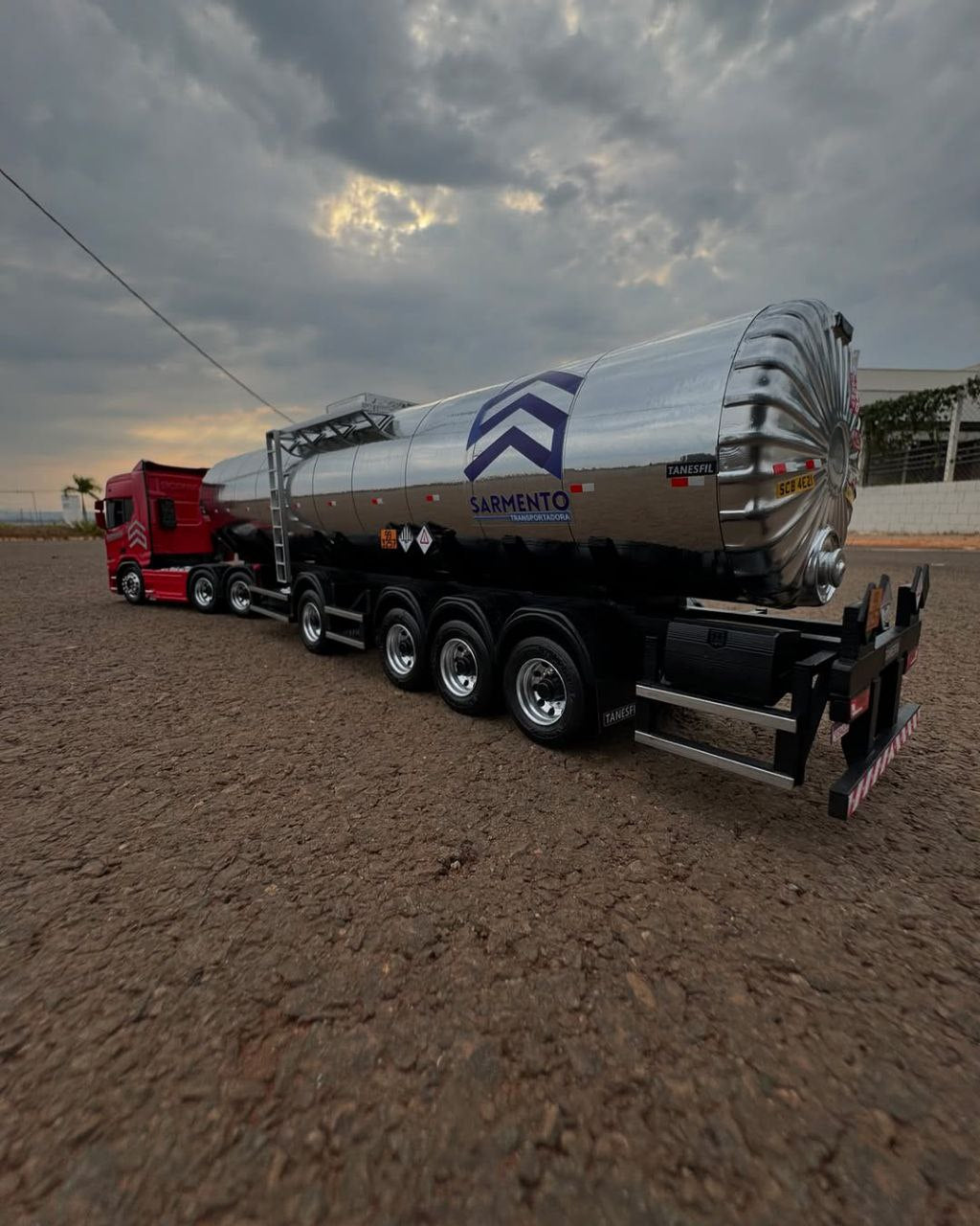 Miniatura Scania NTG Carreta 4 Eixos – Escala 1/24 (Controle Remoto)