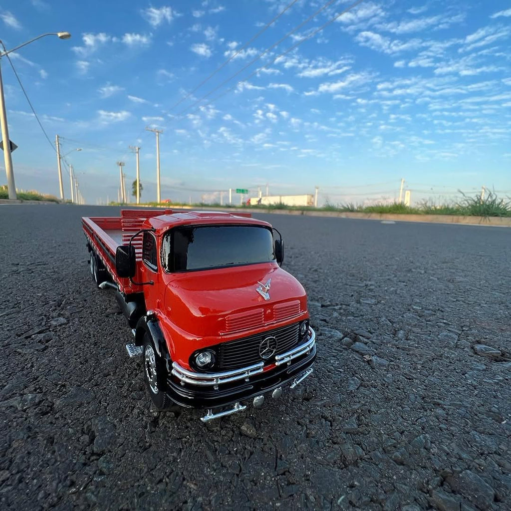 Miniatura Mercedes-Benz L-1113 Truck – Escala 1/12 (Controle Remoto)