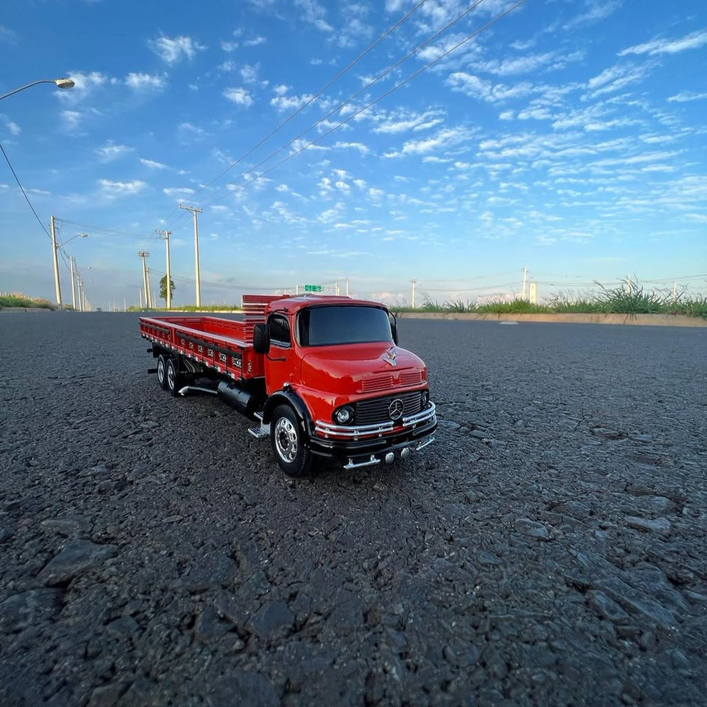 Miniatura Mercedes-Benz L-1113 Truck – Escala 1/12 (Controle Remoto)