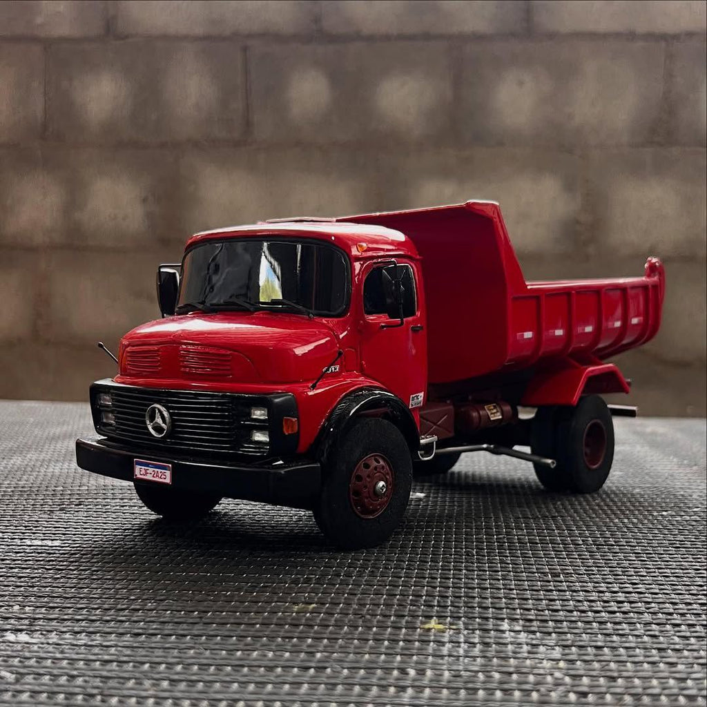 Miniatura Mercedes-Benz 1113 Basculante – Escala 1/24 (Controle Remoto)