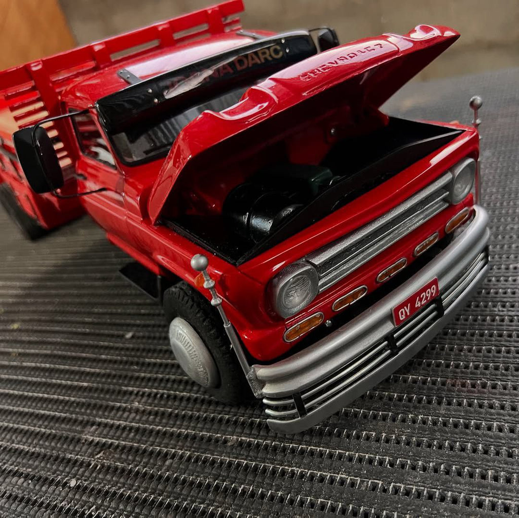 Miniatura Chevrolet D60  - Escala 1/24 (Controle Remoto)