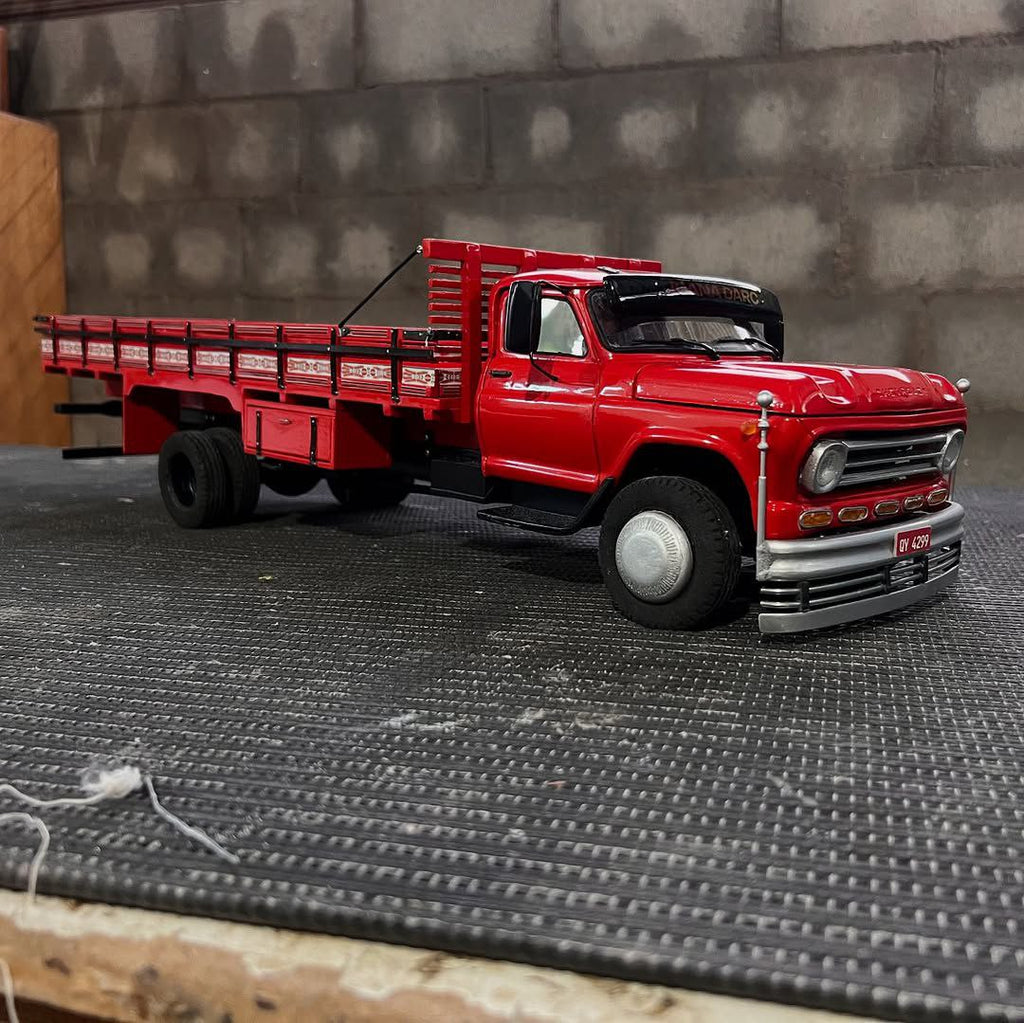 Miniatura Chevrolet D60  - Escala 1/24 (Controle Remoto)