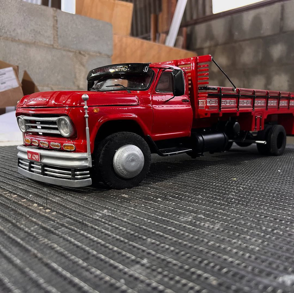 Miniatura Chevrolet D60  - Escala 1/24 (Controle Remoto)
