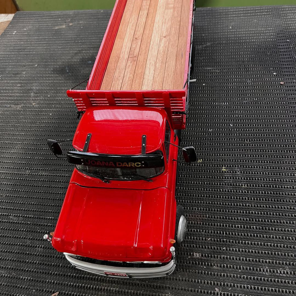 Miniatura Chevrolet D60  - Escala 1/24 (Controle Remoto)