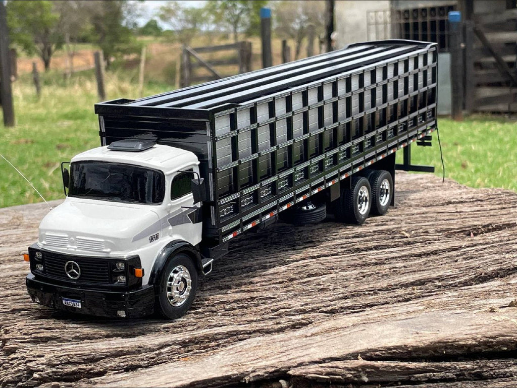 Miniatura Mercedes-Benz L-1313 Boiadeiro - Escala 1/24 (Controle Remoto)