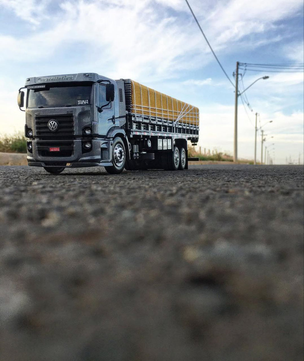 Miniatura Volkswagen Constellation 24-250 - Escala 1/24 (Controle Remoto)