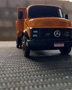 Miniatura Mercedes-Benz 1113 Basculante Laranja – Escala 1/24 (Controle Remoto)