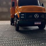 Miniatura Mercedes-Benz 1113 Basculante Laranja – Escala 1/24 (Controle Remoto)