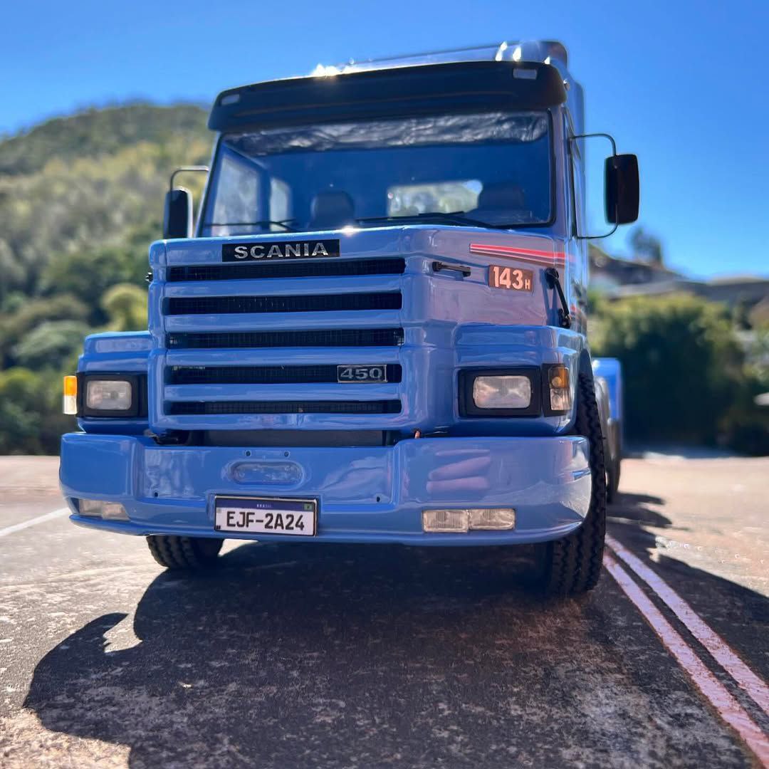 Miniatura Scania T143H Azul – Escala 1/24 (Controle Remoto)
