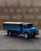 Miniatura Mercedes-Benz 1313 Graneleiro Azul – Escala 1/24 (Controle Remoto)