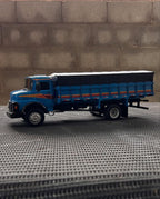 Miniatura Mercedes-Benz 1313 Graneleiro Azul – Escala 1/24 (Controle Remoto)