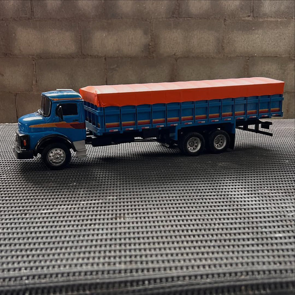Miniatura Mercedes-Benz 1313 Graneleiro Azul – Escala 1/24 (Controle Remoto)