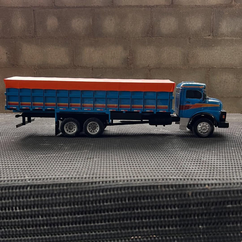 Miniatura Mercedes-Benz 1313 Graneleiro Azul – Escala 1/24 (Controle Remoto)
