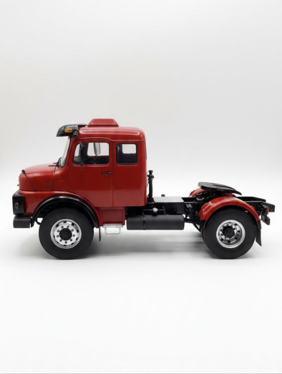 Mercedes-Benz L-1113 Cavalo Mecânico Vermelho Miniatura RC - Escala 1/24 (Controle Remoto)